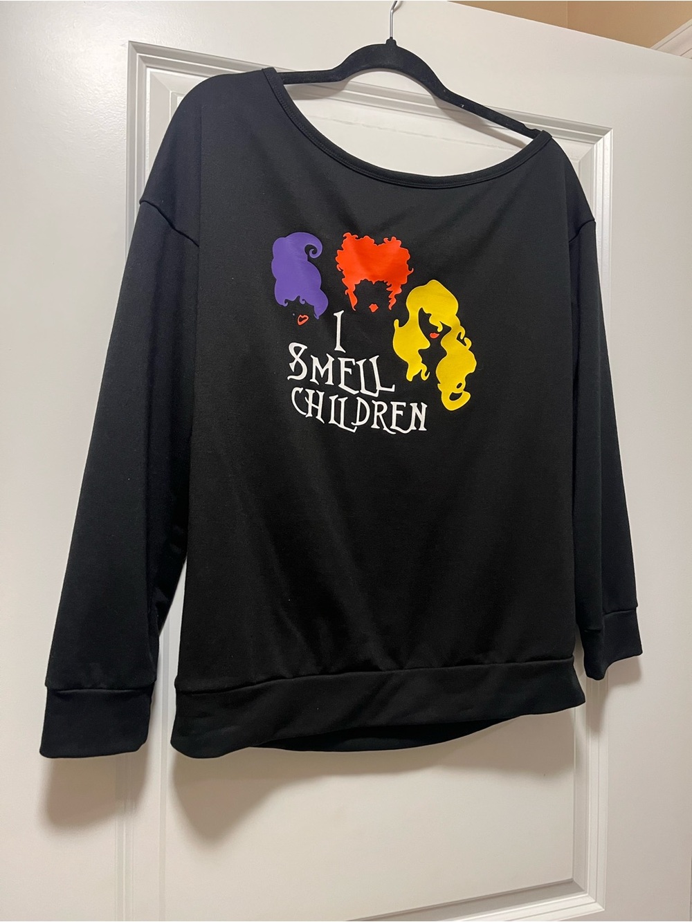 Black Hocus Pocus Graphic Sweatshirt - "I Smell Children"